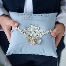 Vaizdo rezultatas pagal užklausą „wedding pillows“