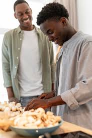 Image result for foto de fazendo caridade