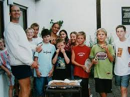 Die Stohr`s dominierten die Jugend-Vereinsmeister- Dichtes Gedränge herrschte wieder am Grill, den Grillmeister Florian Krommer bediente. - SANY0026_009