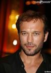 http://static1.purepeople.com/articles/6/14/80/6/%40/70915-vincent-perez-pour-le-diner-au-casino-637x0-1.jpg