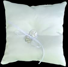 Vaizdo rezultatas pagal užklausą „wedding pillows“