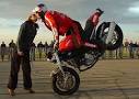 Dangerous Kiss - girls, date stunts and get kisses like this one