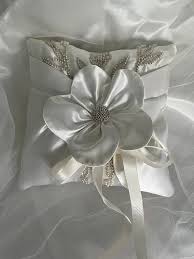 Vaizdo rezultatas pagal užklausą „wedding pillows“