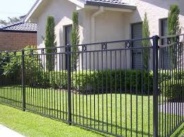 model pagar besi rumah minimalis