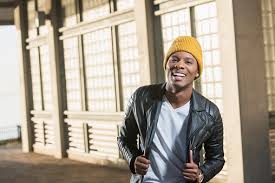 Картинки по запросу Молодой человек в шапке