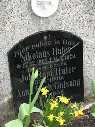 Grab von Nikolaus Huter und seinen Eltern Johann Baptist Huter und Anna Barbara Golsung