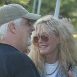 File:Kim Carnes with Mike