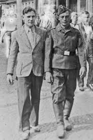 077-0004 V.l. Franz Sahm und Fritz Sahm, beide im 2. Weltkrieg ...