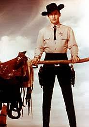 Für Ruhe und Ordnung sorgte Sheriff Clay Hollister (gespielt von Pat Conway). Eine von zahllosen Westernserien aus jenen Tagen, in denen das Gute stets über ...