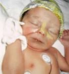 Nicole Schaible aus Emmendingen ist das Freiburger Neujahrsbaby 2008. - 9862650