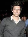 E2de: Adam Brody