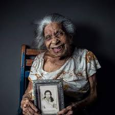 Resultado de imagem para mulher idosa