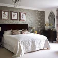 40 Beautiful Wallpapers for a Spring Bedroom Decor