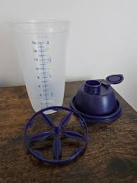 Kuvahaun tulos haulle Tupperware quick shake