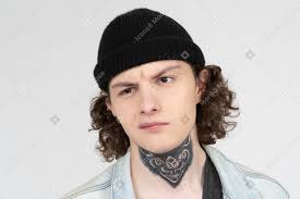 Картинки по запросу Молодой человек в шапке