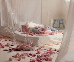 13 Beautiful Bedroom Decorating Ideas For Valentine's Day - DigsDigs
