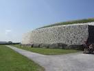 Outer wall at Newgrange - via Daymix