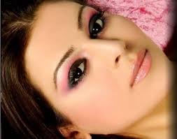 اجمل مكياج عيون ،ميك اظافر images?q=tbn:ANd9GcS