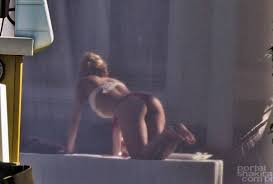 Resultado de imagem para "shakira" calcinha