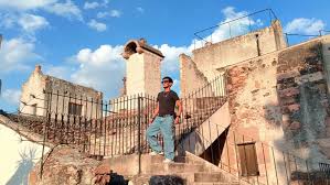 Image result for hombre en el cruce de caminos