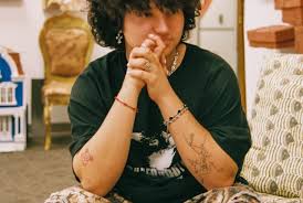 Résultat de recherche d'images pour "enigmatic guy with unintelligible questions"