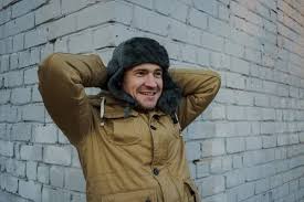 Картинки по запросу Молодой человек в шапке