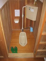 Desain Kamar Mandi Kloset Jongkok (WC Jongkok) | Desainrumahnya.com