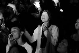 Image result for foto de pessoasrezando