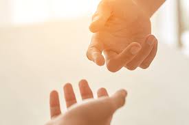 Image result for foto de fazendo caridade