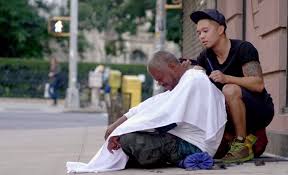 Image result for foto de fazendo caridade