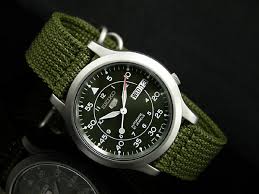 Quelle bonne montre automatique de préférence pour environ 250 euros ? - Page 2 Images?q=tbn:ANd9GcS5LWveBzP-gJKE07ef9AqTS45d7l1ysy0tUKRh_oQRYDbz7CYu6w