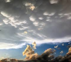 Attēlu rezultāti vaicājumam “Mammatus”