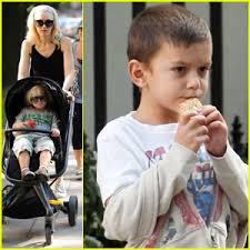 Image result for Queen B by Bumbleride $428 Gwen Stefani and Gavin Rossdale with Kingston and Zuma at the LA zoo