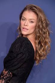 「ニーナ・ユージック」の画像検索結果