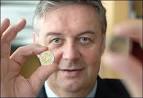MEP Eoin Ryan seeks to stem the flow of illegal currency - pict_20081124PHT42908