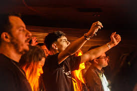 Image result for foto de pessoasrezando