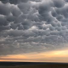 Attēlu rezultāti vaicājumam “Mammatus”