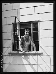 Yonkers, New York. Mrs. Harold Garrity, suburban housewife - 8d06488v