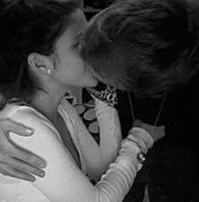 justin bieber kissing selena gomez