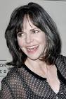 I Sally Field n surveys this