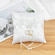Vaizdo rezultatas pagal užklausą „wedding pillows“