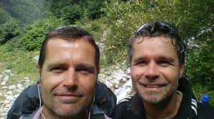 Ed (r) en Willem Bever! De gebroeders ongeschoren. Deze foto werd gemaakt op 25 augustus 2013 in Gurtnellen, Zwitserland met een Sony C6603. - 914196