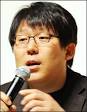 Ahn, Park sought after from political parties - 110801_p04_ahn1