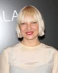 SIA k��rkon falje p��r klipin ���Elastic Heart��� ��� BalkanWeb.