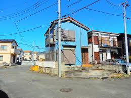 Image result for 武蔵村山市岸2丁目〈中古〉JR八高線「箱根ヶ崎」駅バス６分停歩４分　閑静な住宅地　前面道路が広いのでクルマの運転が苦手な方も車庫入れ楽々！　全居室収納充実！