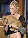 Image Julie Bowen Gets Friendly with Picture