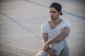 Картинки по запросу Молодой человек в шапке