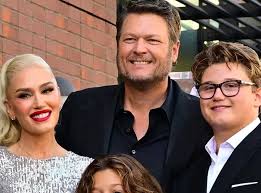 Image result for Queen B by Bumbleride $428 Gwen Stefani and Gavin Rossdale with Kingston and Zuma at the LA zoo