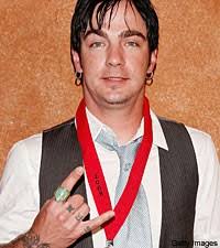 Three Days Grace frontman Adam Gontier, whose albums have sold more than two ... - three-days-grace-200-062509