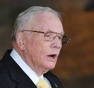 Astronaut Neil Armstrong, first man to walk on moon, dies at age ...